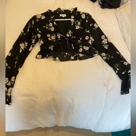 REVOLVE Superdown Black Floral Tie Shirt. Size XXS. - Picture 2 of 3